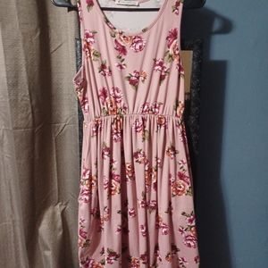Pretty, stretchy and soft dress with pockets